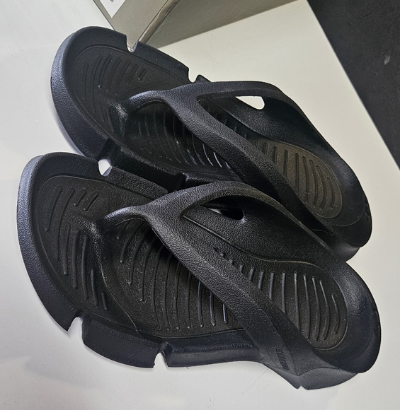 NIB Balenciaga Women's Mold Thong Sandal US 7 Black Rubber Slide Slip On - Picture 1 of 5